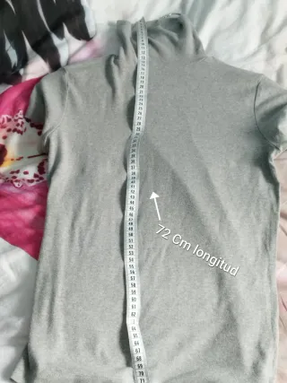 Camisa gris cuello alto manga corta