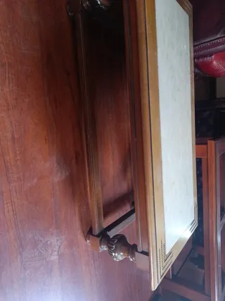 Mesa de comedor de madera y mármol