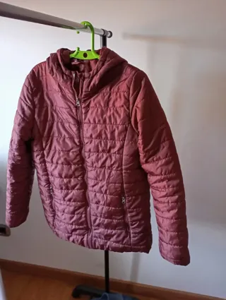 Anorak con capucha granate