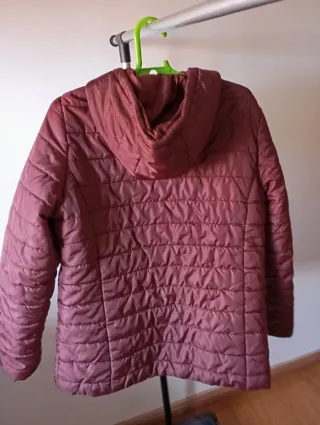 Anorak con capucha granate