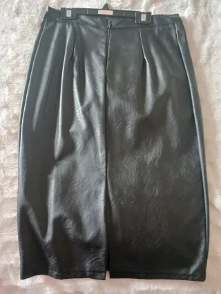 Falda polipiel negra