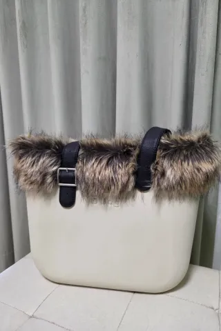 O bag panna con pelliccia sintetica