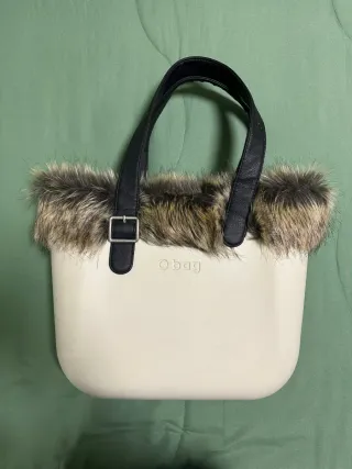 O bag panna con pelliccia sintetica