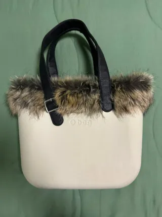 O bag panna con pelliccia sintetica