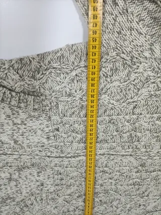 Chaqueta de punto con cremallera y capucha