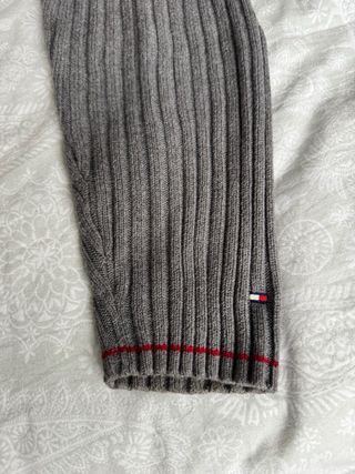 Jersey Tommy Hilfiger gris cuello alto