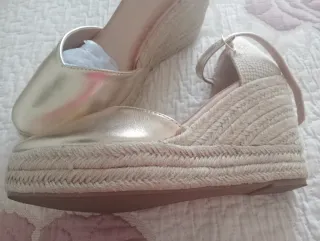Zapatillas esparto doradas