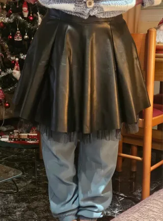 Falda sintética negra con tul