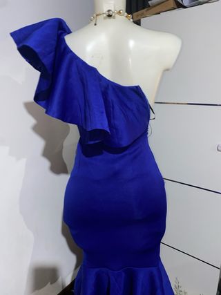 Abito blu con balza monospalla