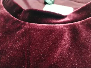 Camiseta Uniqlo Terciopelo Burdeos Talla S