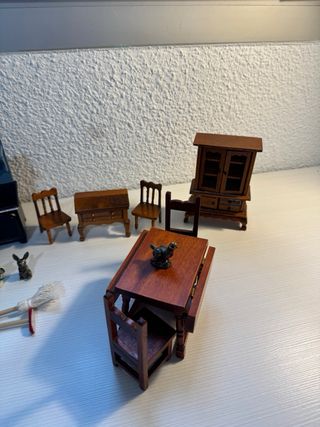 Mobili in miniatura per casa delle bambole