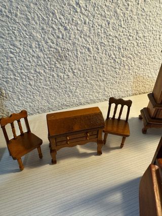 Mobili in miniatura per casa delle bambole