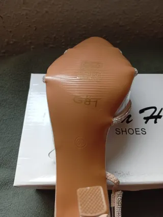 Tacchi eleganti Soon Her beige con brillanti