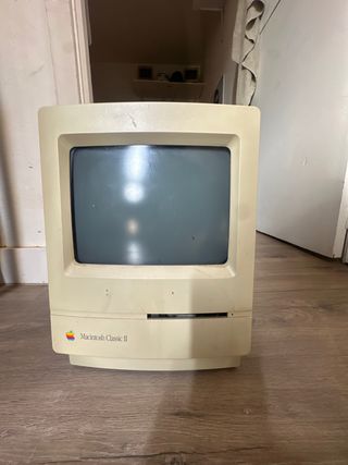 Apple Macintosh Classic II Beige