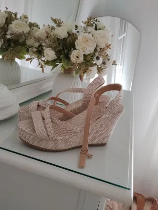 Cuñas de esparto beige