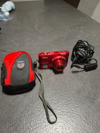 Nikon Coolpix S6400 fotocamera digitale rossa