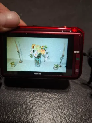 Nikon Coolpix S6400 fotocamera digitale rossa