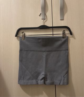 Mallas cortas grises