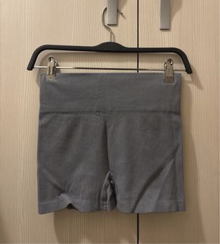 Mallas cortas grises