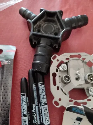 Lote Varios: Rotuladores, Destornillador, Enchufe