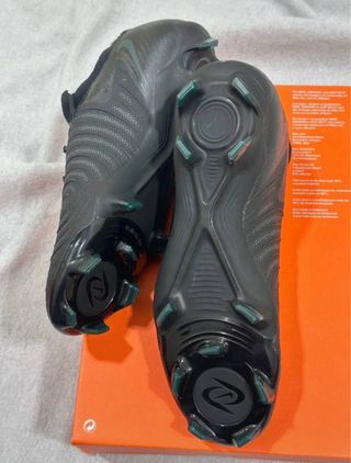 Botas de fútbol Nike negras