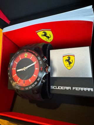 Reloj Scuderia Ferrari Negro y Rojo