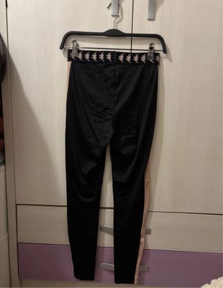 Leggings Kappa negros con detalles rosas