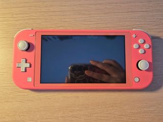 Switch Lite Rosa + Carcasa + Funda + Cristal