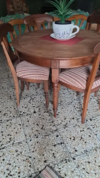 Mesa redonda madera maciza + 4 sillas