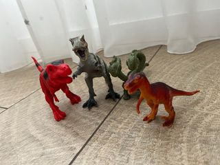 Lote de 4 dinosaurios de juguete