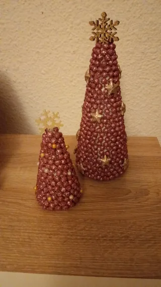 Árbol mediano  de Navidad Rosa con Adornos Dorados