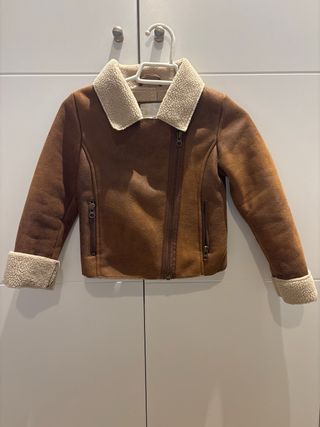 Preciosa Cazadora marrón ante y borrego niña