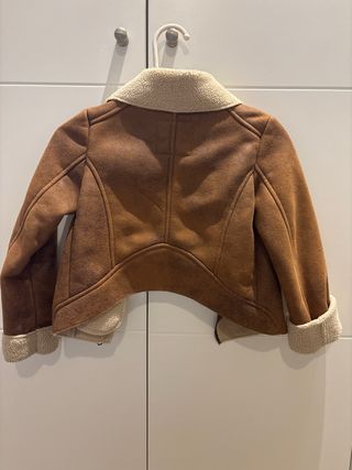 Preciosa Cazadora marrón ante y borrego niña