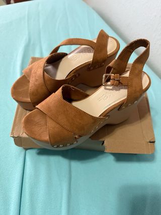 Sandali con zeppa Bershka marroni