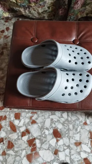 Pantofole in gomma grigie