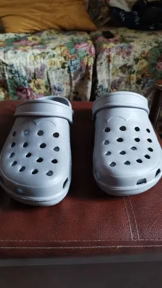 Pantofole in gomma grigie