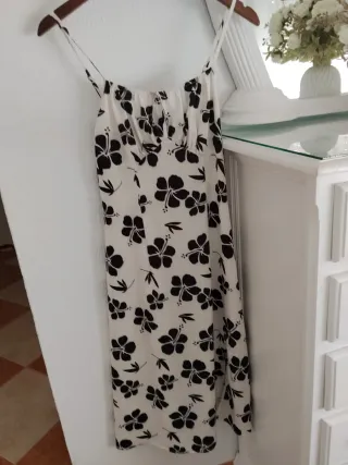 Vestido floral tirantes blanco y negro