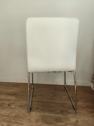 4 Sillas Piel Blanca Patas Metal
