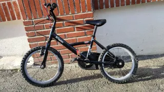 Bicicleta Infantil Btwin Negra de 16 pulgadas