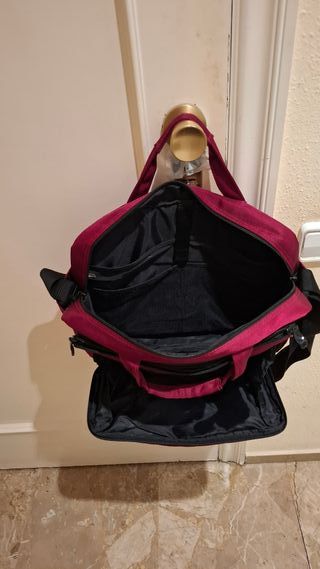 Bolso de mano y hombro rojo y negro