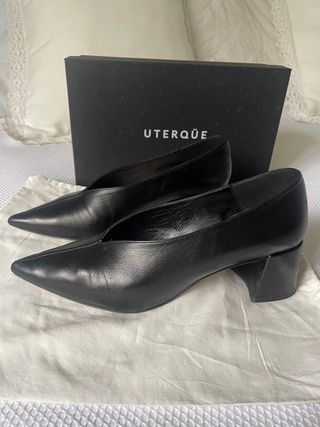 Zapatos salón UTERQUE piel negros