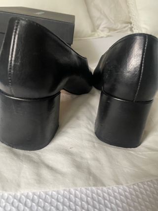 Zapatos salón UTERQUE piel negros