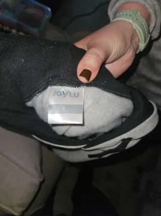 Sudadera gris con capucha