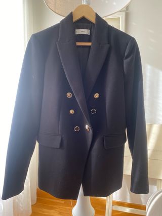 Americana Mango Negra Botones Dorados