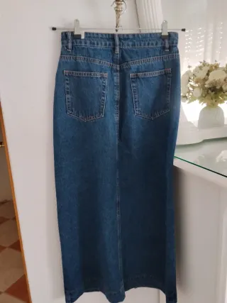 Falda vaquera larga con abertura