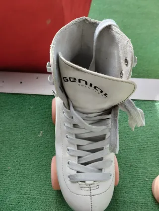 Pattini a rotelle bianchi, numero 35