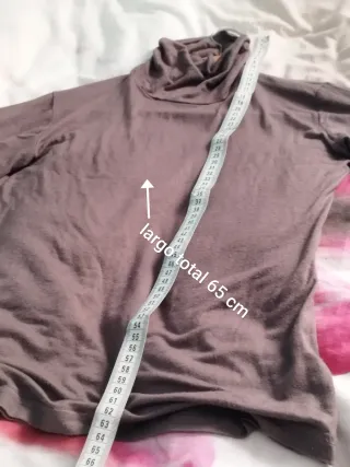 Camisa elástica de cuello alto marrón