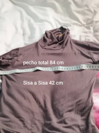 Camisa elástica de cuello alto marrón