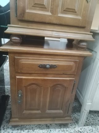 PAREJA DE MESITAS DE NOCHE RÚSTICAS