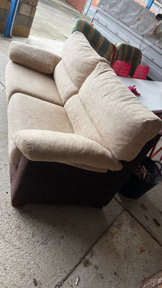 Sofá de 2 plazas beige y marrón